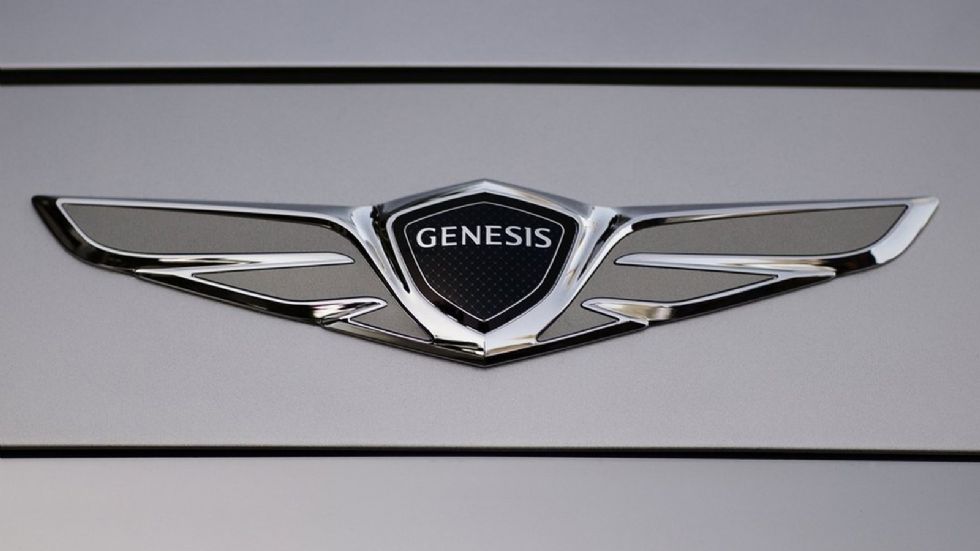 Τον περασμένο Νοέμβριο, η Hyundai ανακοίνωσε την ανεξαρτητοποίηση της Genesis ως μία πολυτελή φίρμα, η οποία θα απαριθμεί 6 μοντέλα μέχρι το 2020.