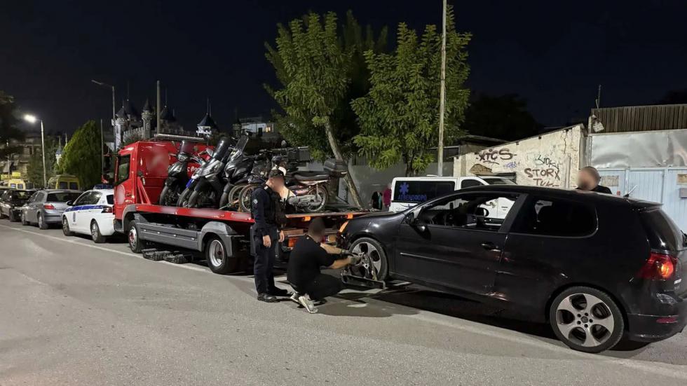 ΕΛ.ΑΣ.: Σάρωσε Πετρούπολη, Περιστέρι, Μάνδρα - Με γερανό έφυγαν 20 ΙΧ