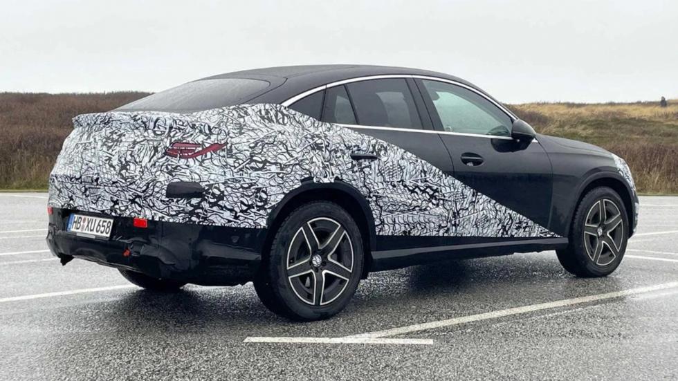 «Ημίγυμνη» σε δοκιμές η Mercedes GLC Coupe