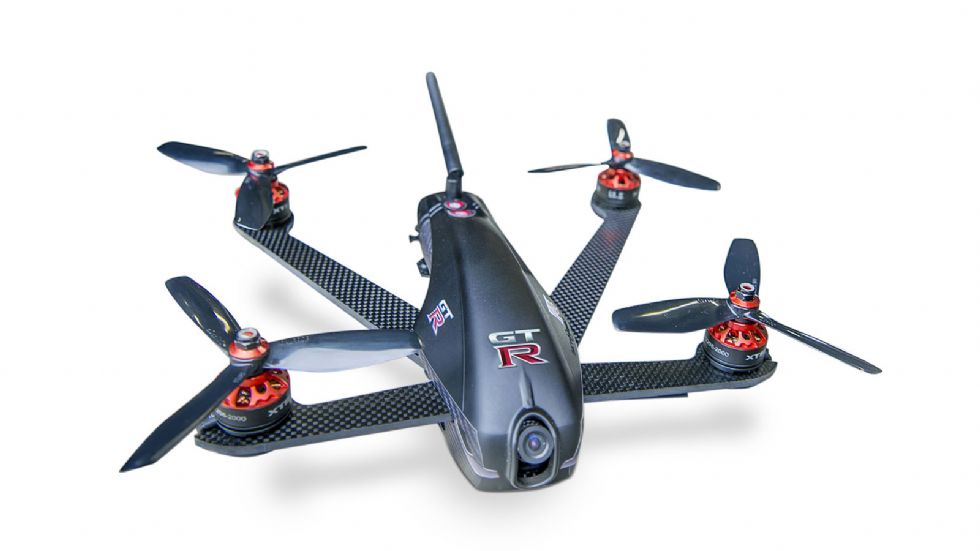 Οι Nissan και Tornado XBlades Racing έφτιαξαν το GT-R Drone, το οποίο διαθέτει 4 ηλεκτροκινητήρες 2000kV XNova, που τροφοδοτούνται με ενέργεια από μπαταρίες λιθίου 1400mah.