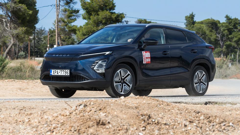 Το ηλεκτρικό Omoda 5 EV έχει πολύ καλή αυτονομία (370 χλμ.) λόγω της χαμηλής του κατανάλωσης και χρειάζεται φόρτιση κάθε 12 ημέρες ενώ στην τυποποιημένη χρήση του ΑutoΤρίτη, χρειάζεται 440 ευρώ το χρό