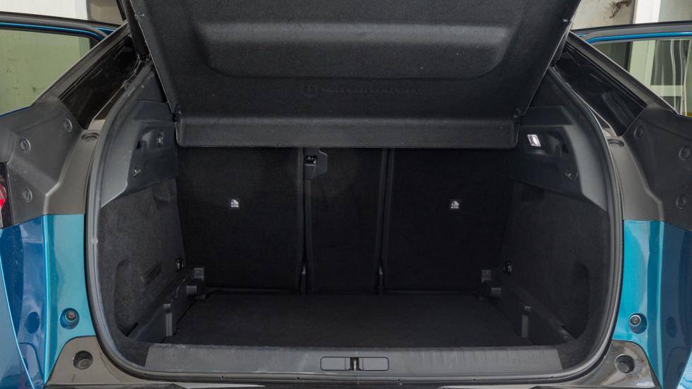 Ίδιο χώρο αποσκευών έχουν Audi Q4 e-tron και Peugeot 3008, στα 520 λίτρα, νούμερο από τα καλά της κατηγορίας.