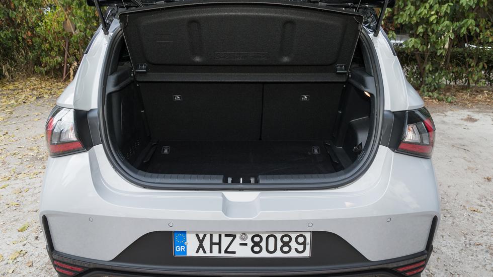 Toyota Yaris Hybrid 116 PS Vs Hyundai i20 100 PS: Δυνατή μάχη