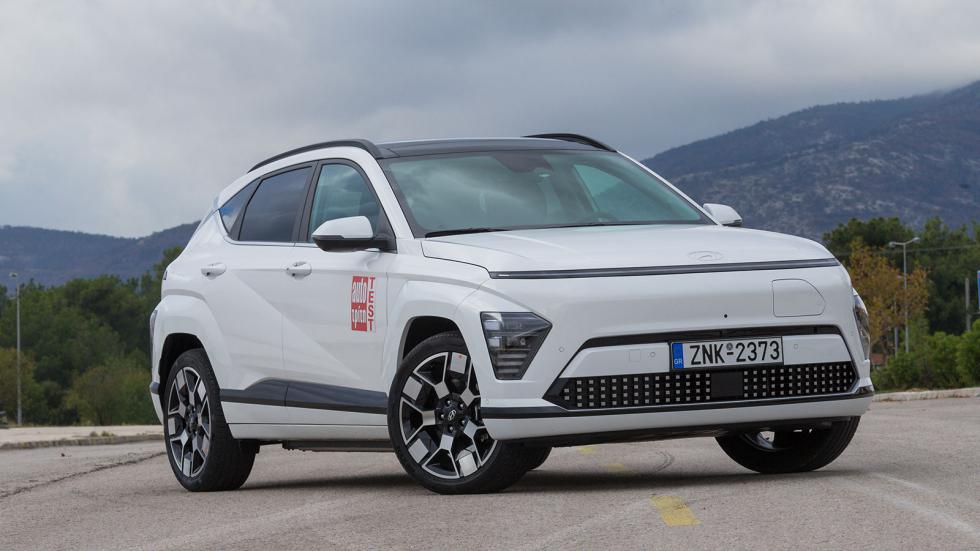 Το Hyundai Kona διατηρεί τα βασικά χαρακτηριστικά του συμβατικού Kona και διατίθεται σε πολύ καλή τιμή. 