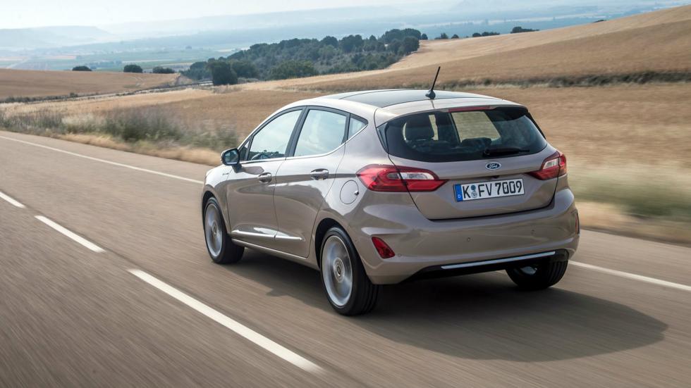 Ο χαρακτήρας του Fiesta Vignale εστιάζει στην άνεση και την πολυτέλεια, χωρίς ωστόσο να ωχριά σε οδηγική απόλαυση.
