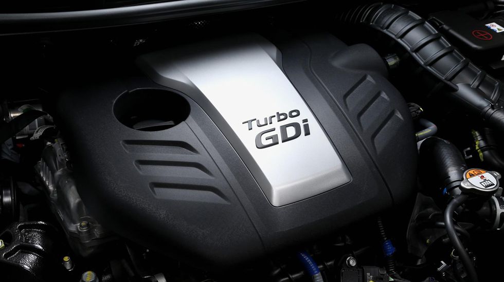 Το 1.600άρι turbo σύνολο του i30 Turbo συνδυάζεται αποκλειστικά με 6άρι μηχανικό κιβώτιο. Αποδίδει 186 ίππους και 265 Nm και επιτρέπει στο αυτοκίνητο να κάνει το 0-100 σε 8 δλ.