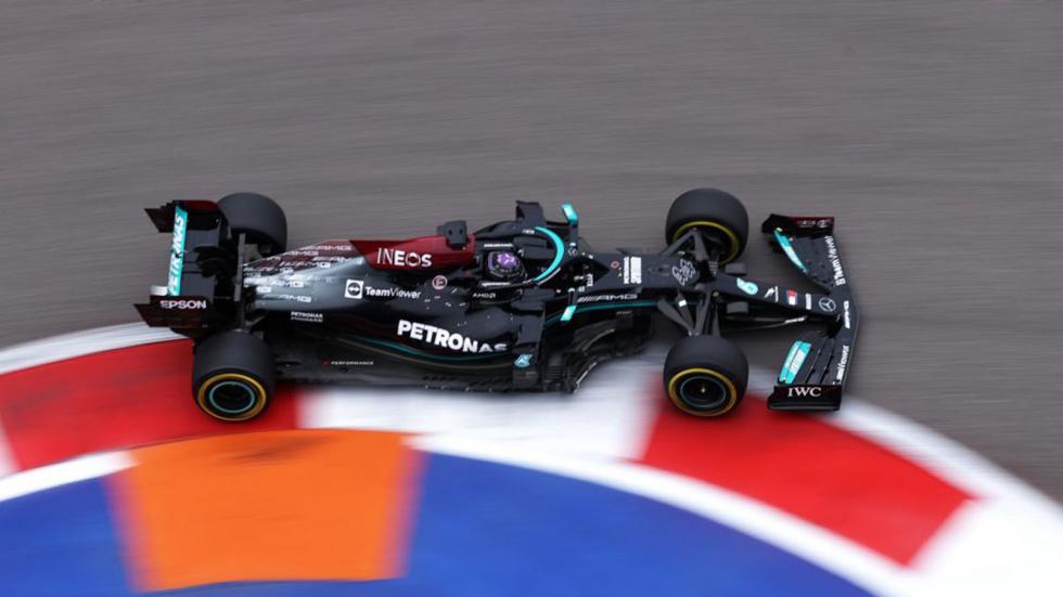 Συγκλονιστική νίκη για Hamilton, χαμόγελα και για Verstappen