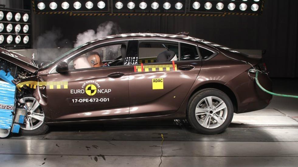 Δοκιμή πρόσκρουσης για το Opel Insignia.
