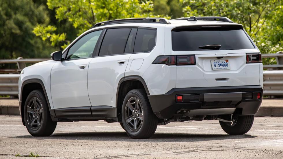 Διέρρευσε το νέο Jeep Cherokee: Εξωτερικό xωρίς καμουφλάζ & πλήρες εσωτερικό