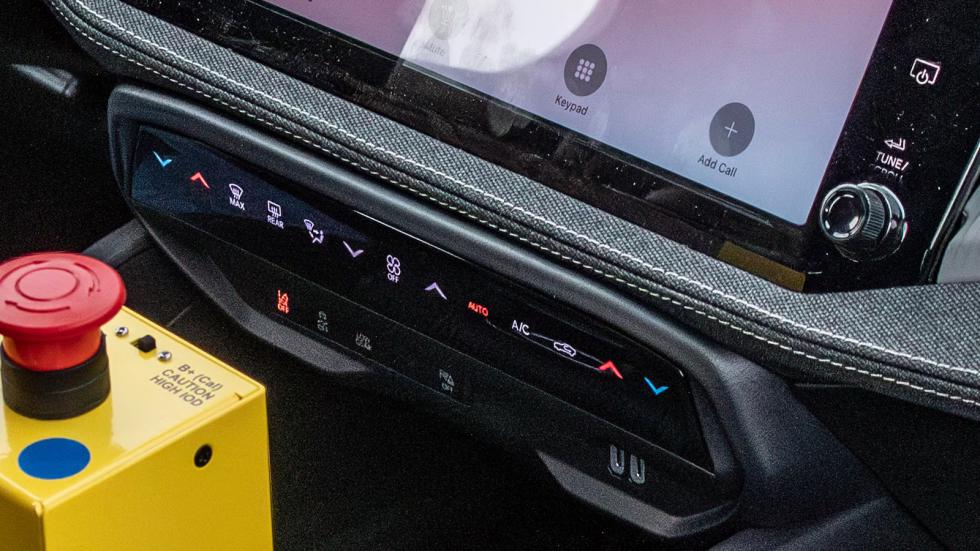 Διέρρευσε το νέο Jeep Cherokee: Εξωτερικό xωρίς καμουφλάζ & πλήρες εσωτερικό