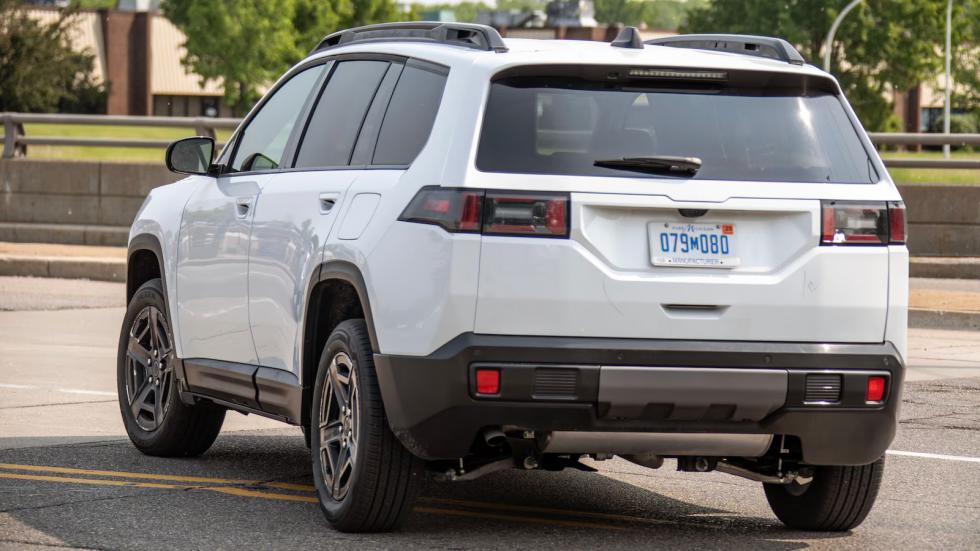 Διέρρευσε το νέο Jeep Cherokee: Εξωτερικό xωρίς καμουφλάζ & πλήρες εσωτερικό