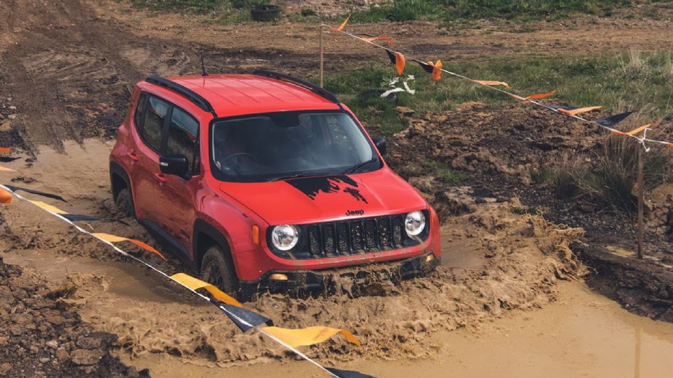 Το Jeep Renegade Tough Mudder διαθέτει τον 2.0 Multijet II diesel κινητήρα των 140 ίππων, ο οποίος μέσω αυτόματου κιβωτίου 9 σχέσεων στέλνει την κίνηση σε όλους τους τροχούς.