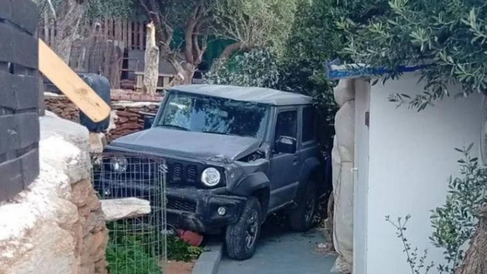 Τήνος: Suzuki Jimny έπεσε μέσα σε σπίτι στο Φερό Χωριό