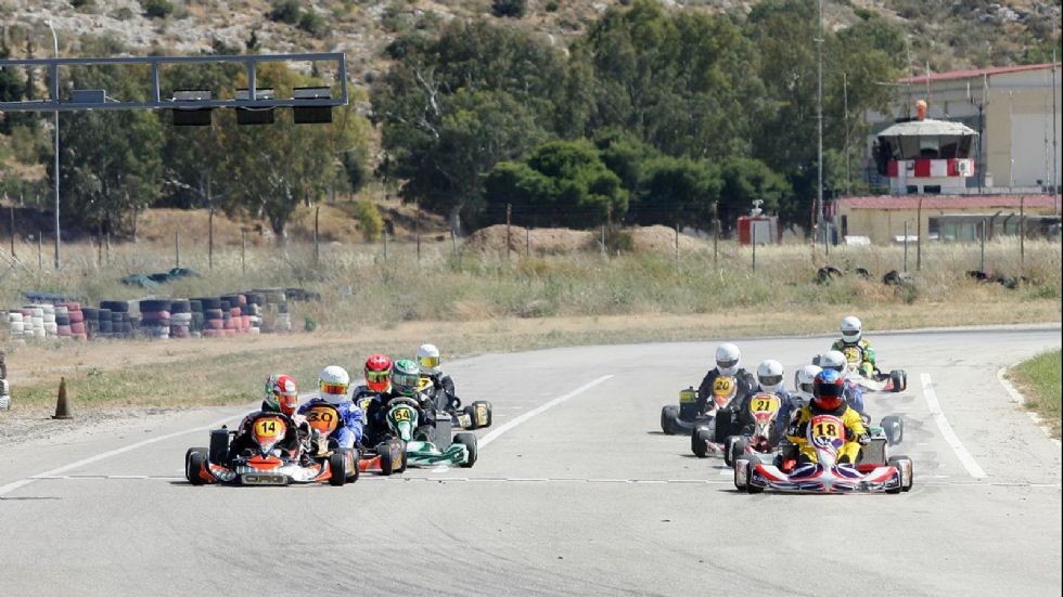 Δείτε στιγμιότυπα από όλες τις κατηγορίες αγωνιζομένων του Πανελλήνιου Πρωταθλήματος Karting 2016.