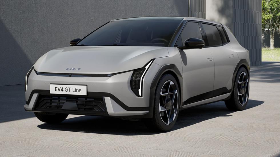 To Kia EV4 θα είναι διαθέσιμο σε δύο εκδόσεις αμαξώματος και με μεγάλη διαφορά σε μήκος, με την χάτσμπακ να είναι αυτή που έχει μεγαλύτερο ενδιαφέρον στη χώρα μας.