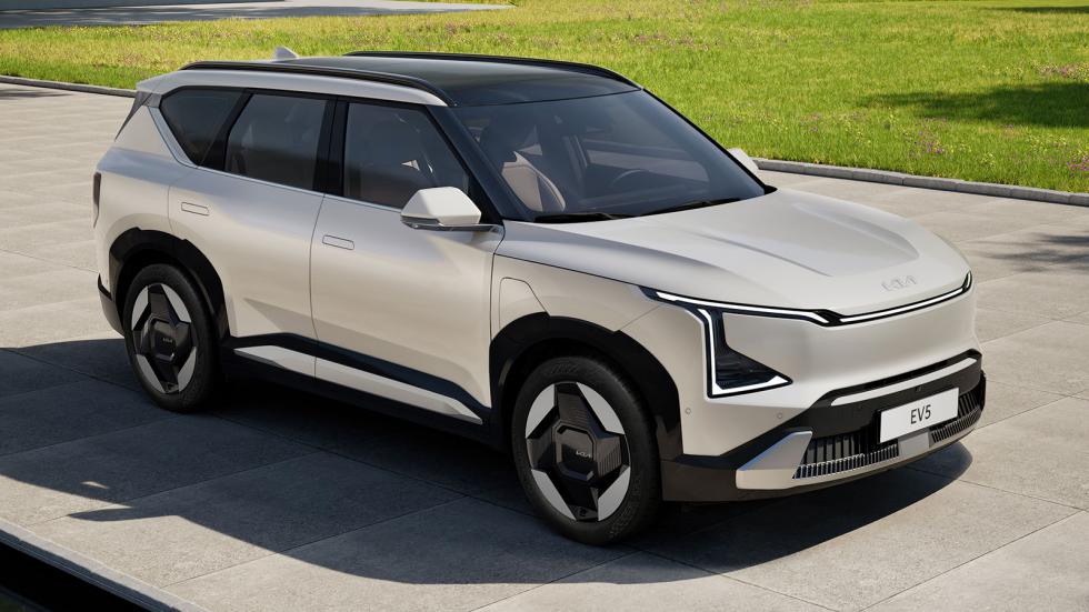 Το Kia EV5 είναι ένα πιο compact σε διαστάσεις EV9, δανειζόμενο πολλά στοιχεία από το επιβλητικό 7θέσιο ηλεκτρικό της Kia.