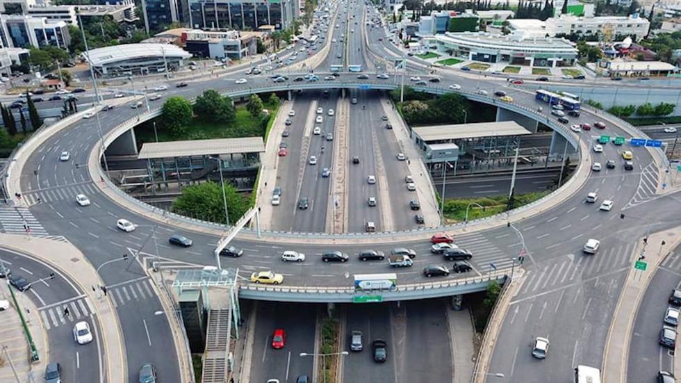 Ξεκίνησαν τα πρόστιμα από τις «έξυπνες» κάμερες ΑΙ –2 supercar με πάνω από 200 χλμ./ώρα στην Αττική Οδό