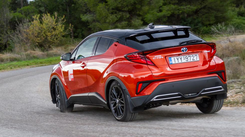 Υβριδικό Toyota C-HR με 184 άλογα ή βενζινάτο Hyundai Kona με 198;