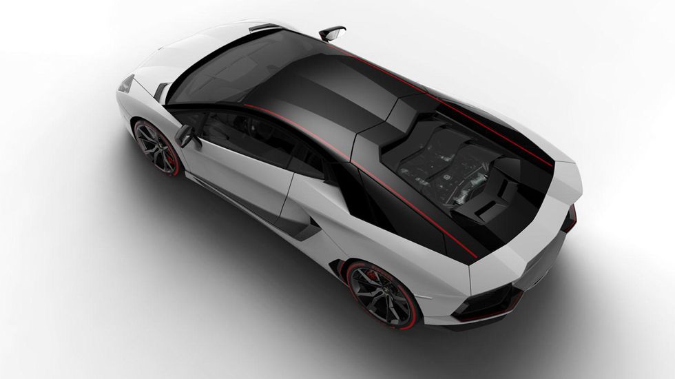 Φέρει δίχρωμο αμάξωμα και ειδικό εξοπλισμό φτιαγμένο για αυτήν από το Lamborghini Centro Stile.