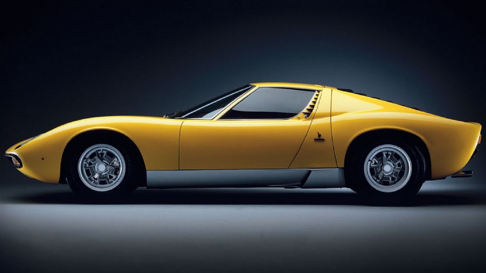 Η Lamborghini Miura αντικαταστάθηκε το 1974 από την Countach και σήμερα κοστίζει μια μικρή περιουσία.