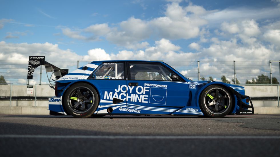 Η LaSupra διαθέτει pushrod ανάρτηση με ρυθμιζόμενα αμορτισέρ της Ohlins, ένα σύστημα που προέρχεται από την Porsche 911 GT3 RSR.