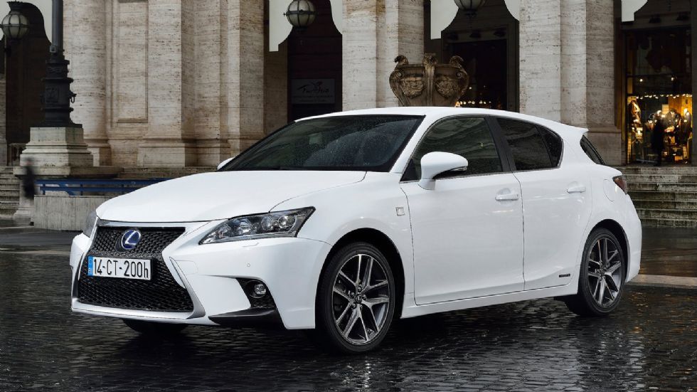 Το Lexus CT 200h το ξέραμε μέχρι στιγμής ως το premium alter ego του υβριδικού Toyota Auris. Από ότι φαίνεται αυτό θα αλλάξει…