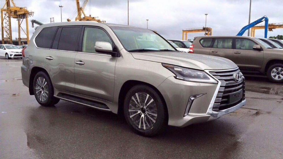 Αυτή είναι η πρώτη εικόνα του ανανεωμένου Lexus LX χωρίς καμουφλάζ, από κατασκοπευτικό φακό.