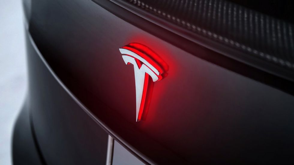 Έσοδα ρεκόρ για Tesla