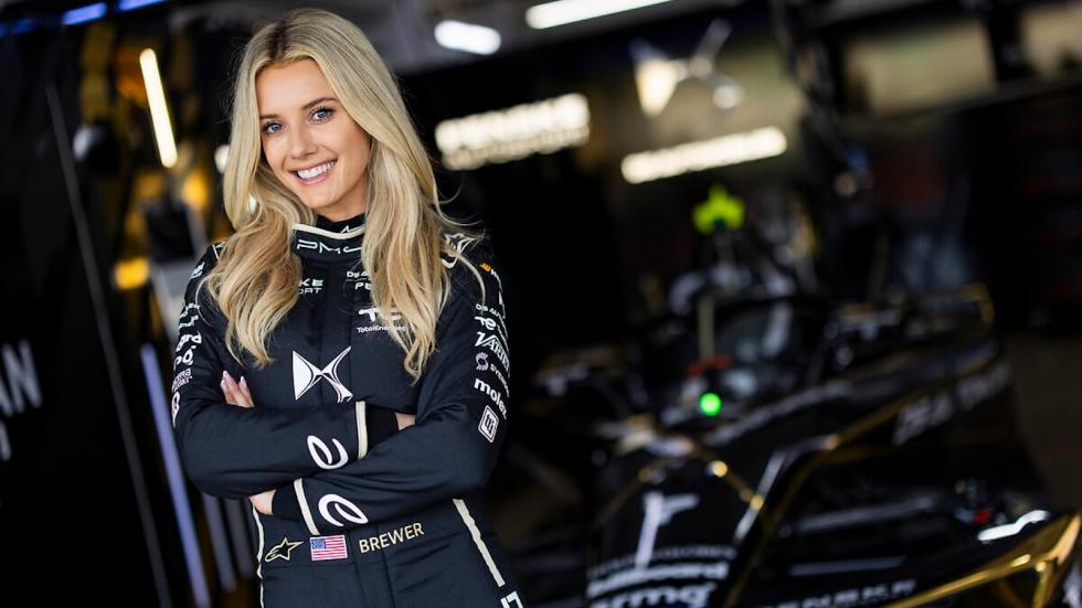 Η Αμερικανίδα Lindsay Brewer είναι γνωστή από τη συμμετοχή της στη Lamborghini Super Trofeo North America.
