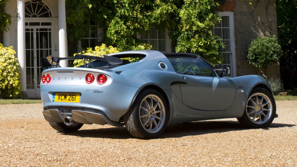 Κύριο χαρακτηριστικό της Lotus Elise 250 Special Edition αποτελεί το γεγονός πως είναι ελαφρύτερη κατά 32 κιλά από την Elise 250 Cup, στην οποία και στηρίζεται.