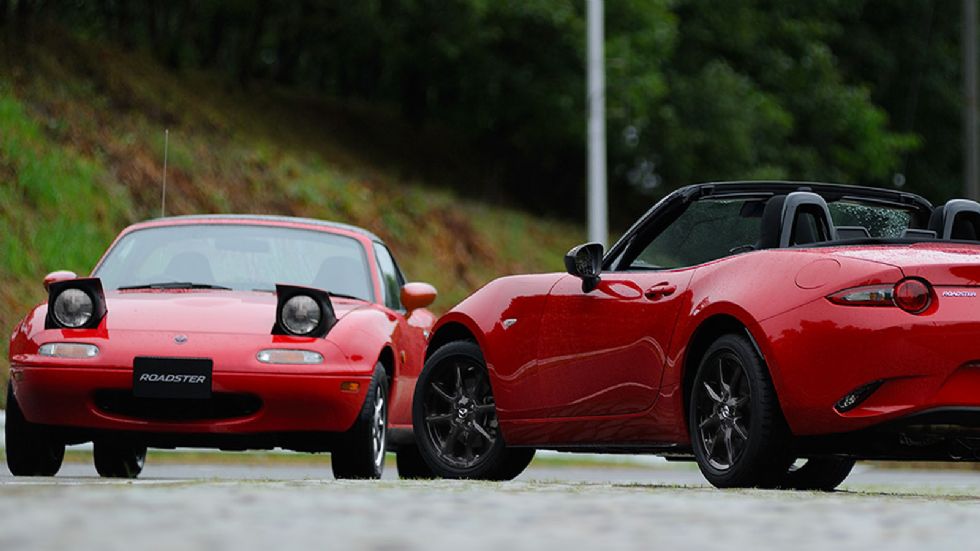 To Mazda MX-5 Classic Red