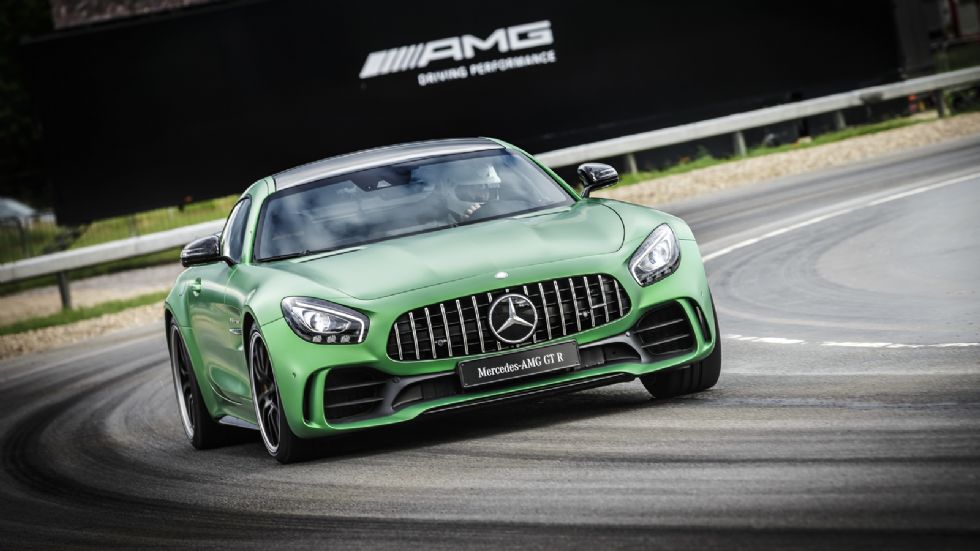 Οι παραγγελίες για τη νέα Mercedes-AMG GT R ξεκινούν στις 21 Νοεμβρίου 2016, με το ευρωπαϊκό εμπορικό λανσάρισμα να πραγματοποιείται από τον Μάρτιο του 2017.