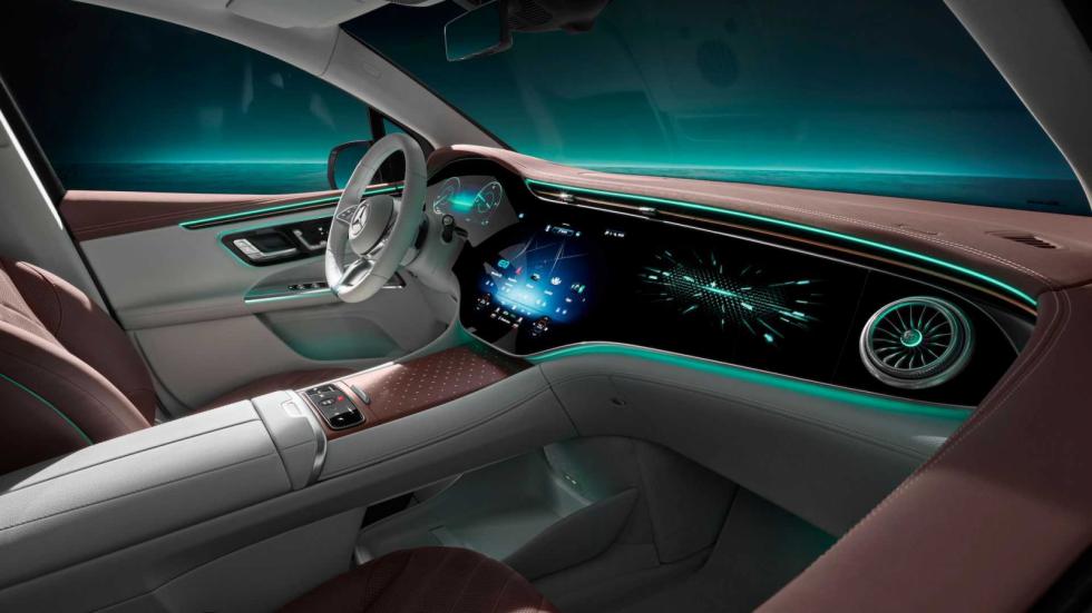 Αποκαλύφθηκε το εσωτερικό της Mercedes EQE SUV