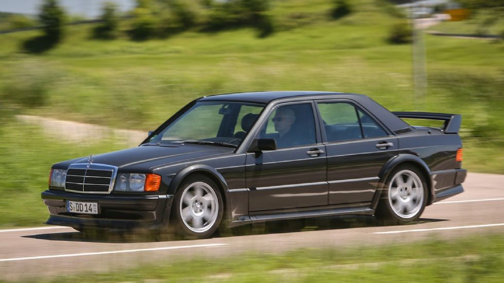 Τον Μάρτιο του 1989, η Mercedes-Benz παρουσίασε την 190E 2.5-16 Evolution I, η οποία εντυπωσίασε τους πάντες με την εμφάνισή της.