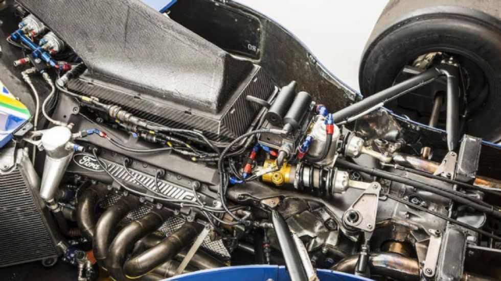 Ο κινητήρας της Benetton Ford B191/191B διατίθεται μαζί με το μονοθέσιο και δεν έχει αφαιρεθεί, όπως συμβαίνει με τα μονοθέσια που δημοπρατούνται.