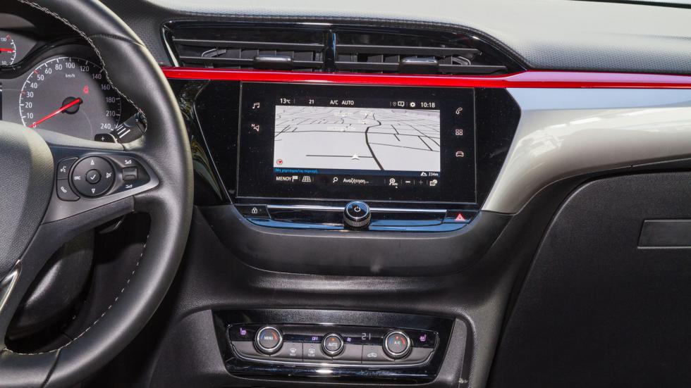 Στραμμένη προς τον οδηγό είναι η touchscreen των 7 ιντσών στο Opel Corsa, προαιρετικά υποστηρίζει navigation.