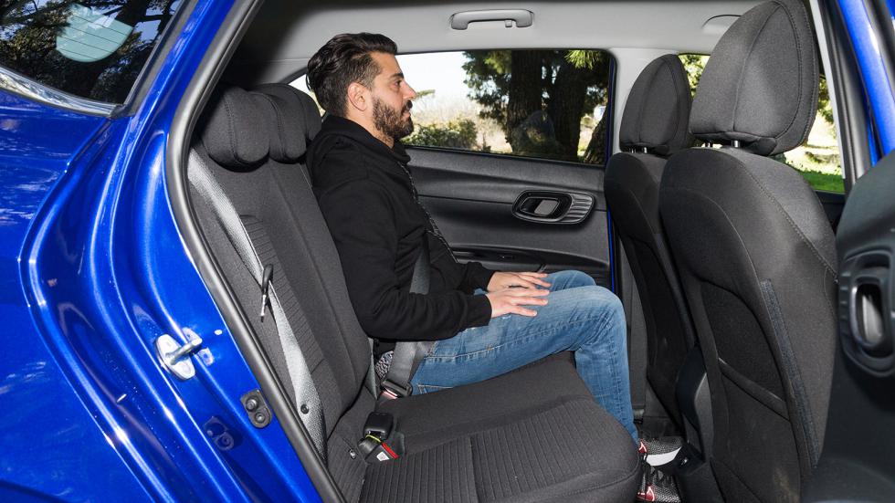 Το πιο βολικό μικρό της κατηγορίας είναι το Hyundai i20, έχοντας κορυφαίες μετρήσεις σε «αέρα» για τα πόδια, το κεφάλι και το φάρδος της πίσω καμπίνας.