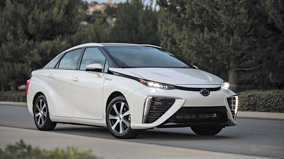 Η Toyota αποκάλυψε το Mirai, την έκδοση παραγωγής δηλαδή του πρωτότυπου FCV που κινείται με κυψέλες υδρογόνου. Η διάθεσή του έχει προγραμματιστεί να αρχίσει στην Ευρώπη μέσα στο επόμενο καλοκαίρι.