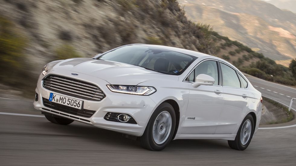Το υβριδικό Mondeo θα επιταχύνει από στάση στα 100 χλμ./ώρα σε 9,2 δλ., έχοντας ηλεκτρική αυτονομία 32 χλμ. και μέγιστη ταχύτητα αμιγώς ηλεκτρικά τα 135 χλμ./ώρα.