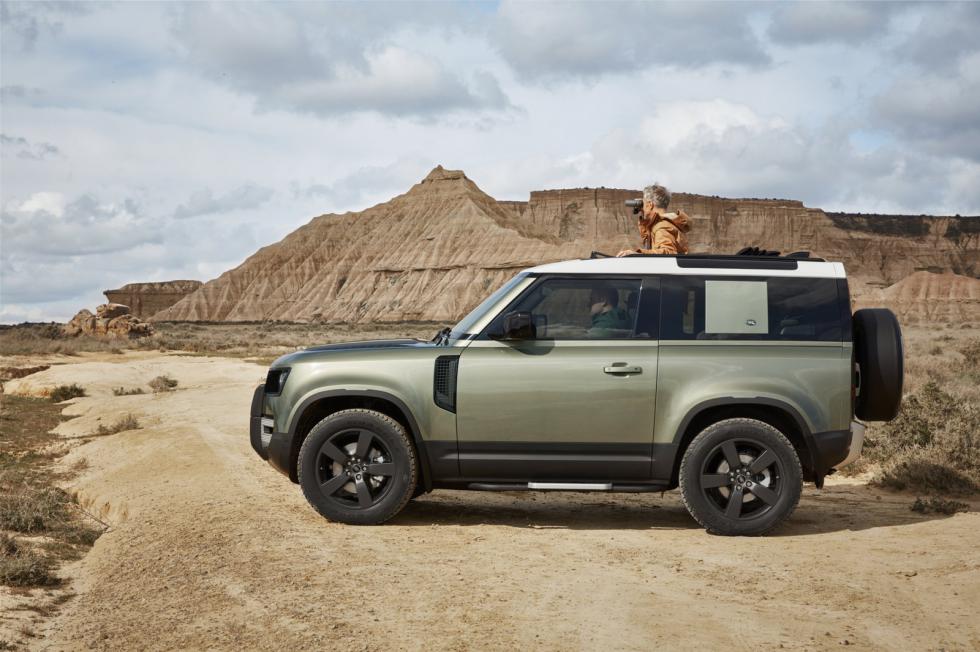 Το Land Rover Defender είναι το Women`s World Car Of The Year για το 2021