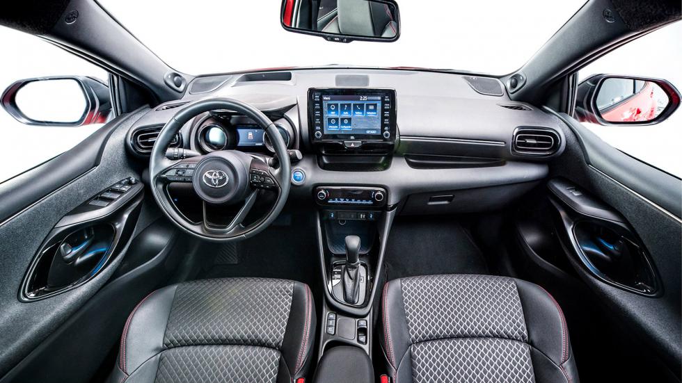«Καθαρές» γραμμές, υψηλή ποιότητα κατασκευής και εξαιρετική εργονομία χαρακτηρίζουν την καμπίνα του νέου Toyota Yaris.