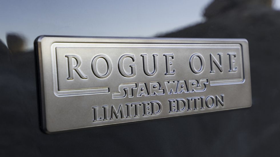 To Nissan Rogue One Star Wars Edition κάνει ντεμπούτο στο Λος Αντζελες και Θα φτιαχτεί σε 5.400 αντίτυπα.