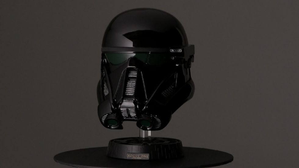 Highlight αποτελεί το κράνος Death Trooper που το συνοδεύει, που προφανώς δεν προορίζεται για την ασφάλεια του οδηγού.