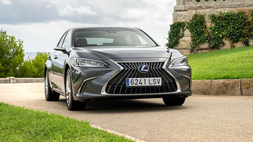 Οδηγούμε τα νέα Lexus ES & NX