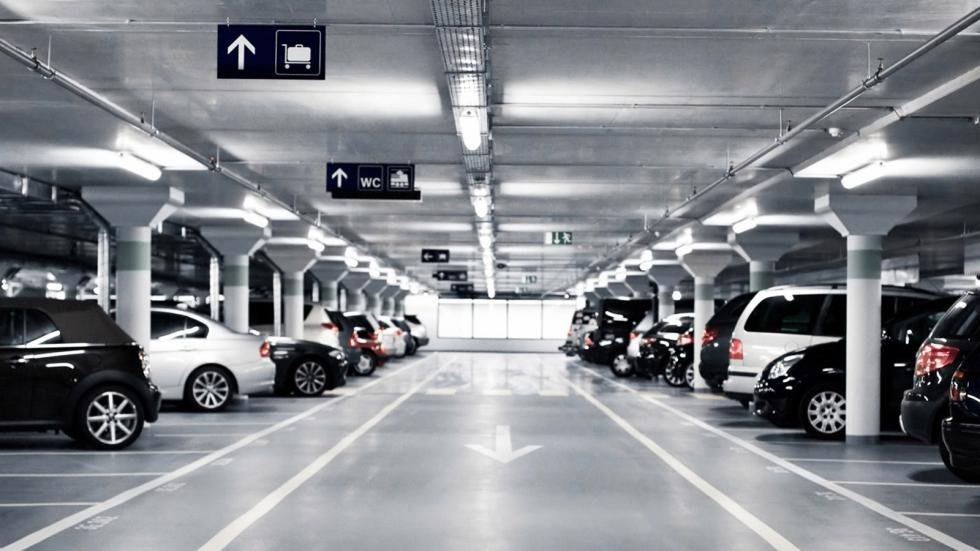 ΑΑΔΕ: Πάταξη της φοροδιαφυγής σε parking, πλυντήρια και συνεργεία