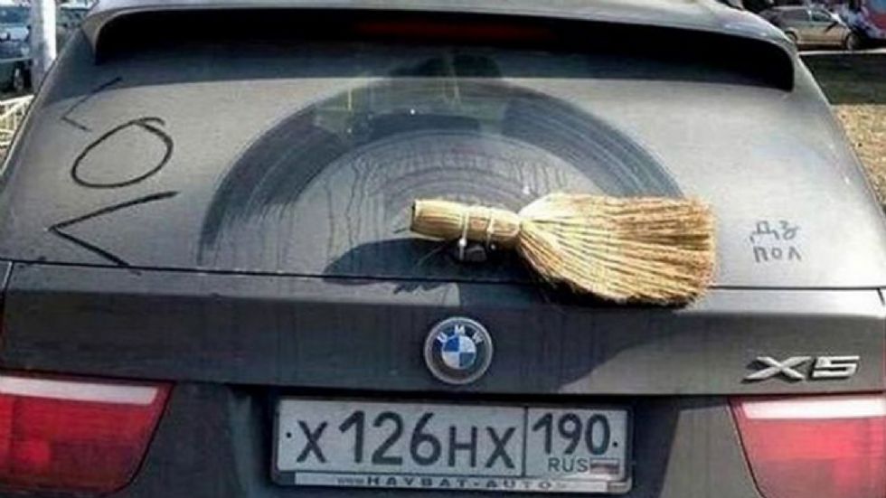 Λεφτά για BMW X5 υπάρχουν, για υαλοκαθαριστήρα πάλι ούτε λόγος. Τι τα έχουμε τα σκουπάκια;
