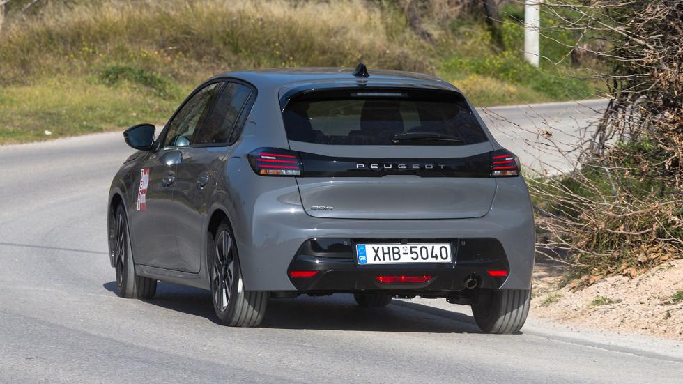 Η γκάμα του Peugeot 208 ξεκινά από την τιμή των 20.800 ευρώ και η κορυφαία του έκδοση GT κοστίζει 30.500 ευρώ.