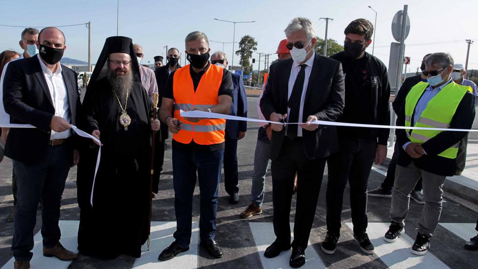 Παρουσία του Περιφερειάρχη Αττικής, Γ. Πατούλη και πολλών εκπροσώπων των αρμόδιων φορέων που συντέλεσαν στη δημιουργία του, παραδόθηκε σήμερα ολοκληρωμένο στην κυκλοφορία το σύγχρονο οδικό τμήμα της Π