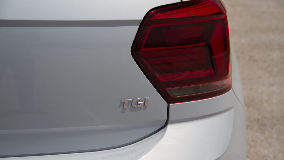 Μόνη διαφορά στο εξωτερικό του αυτοκινήτου το σήμα TGI.