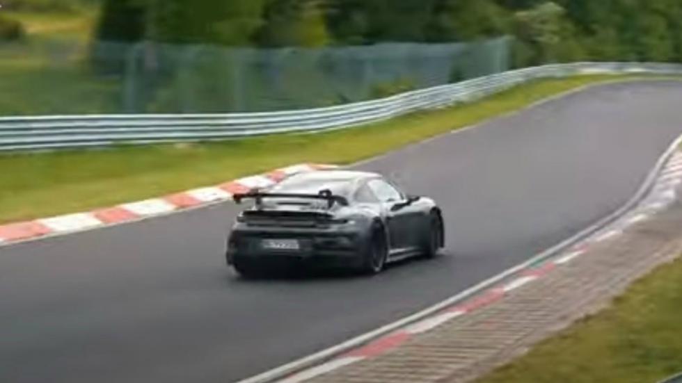 Η νέα Porsche 911 GT3 ανιχνεύτηκε από κατασκόπους στην πίστα του Nurburgring. 